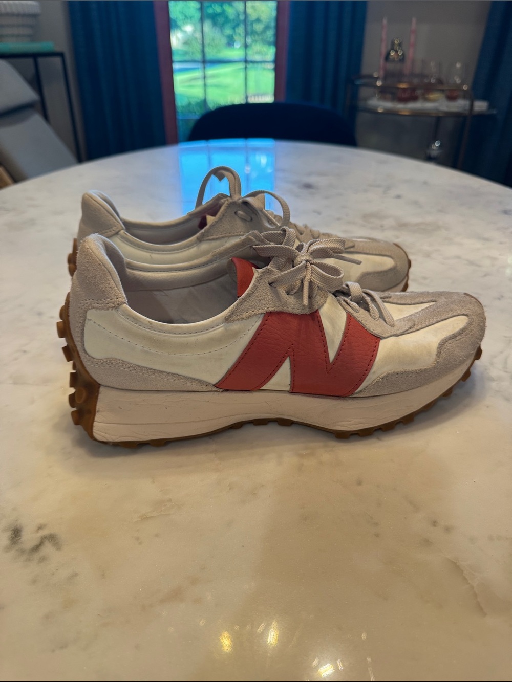 New Balance Women’s Retro Style Sneakers in Cream & Red LIKE NEW Sz 10